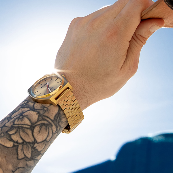 NIXON gold 4