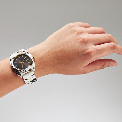 NIXON black/white 4