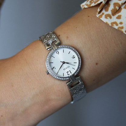 GUESS nan 5