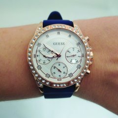 GUESS nan 4