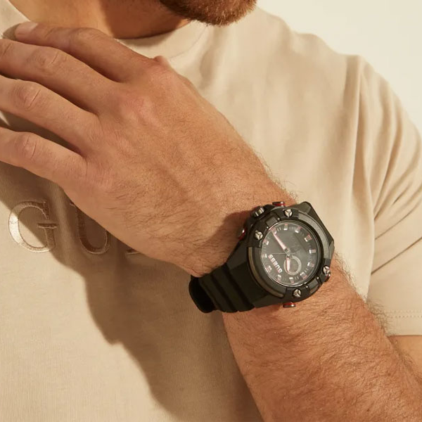 GUESS black 8