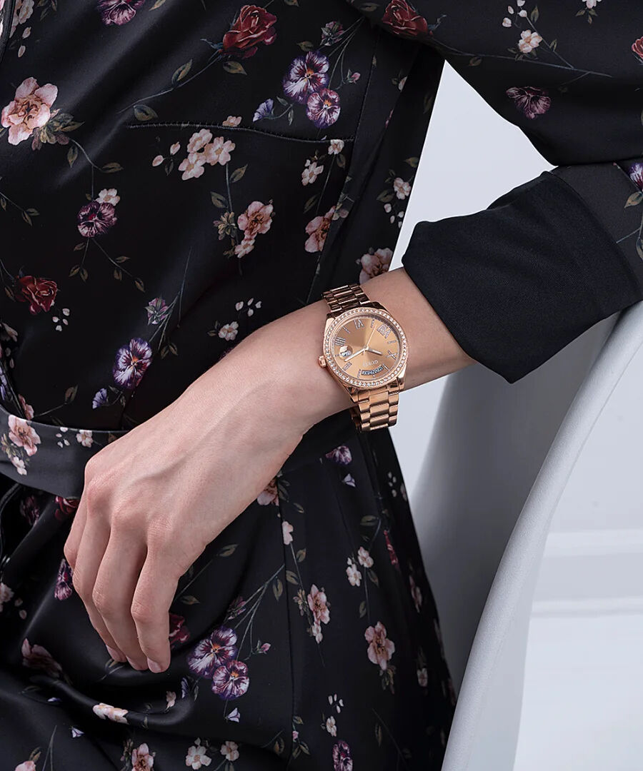 GUESS gold 8