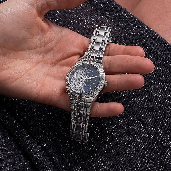 GUESS nan 5