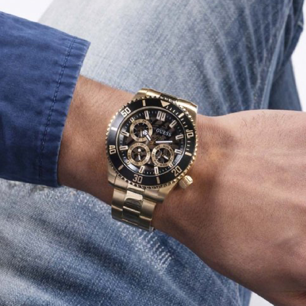 GUESS nan 4