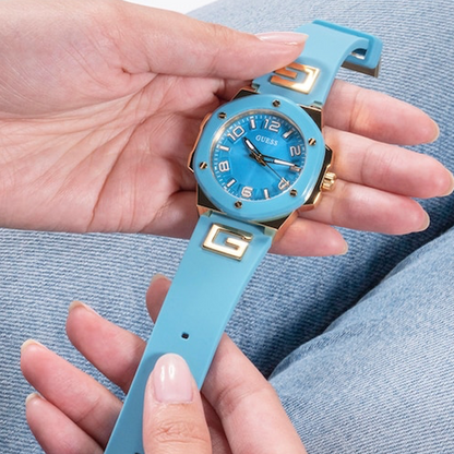 GUESS nan 4