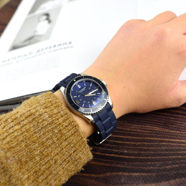 VICTORINOX blue 4