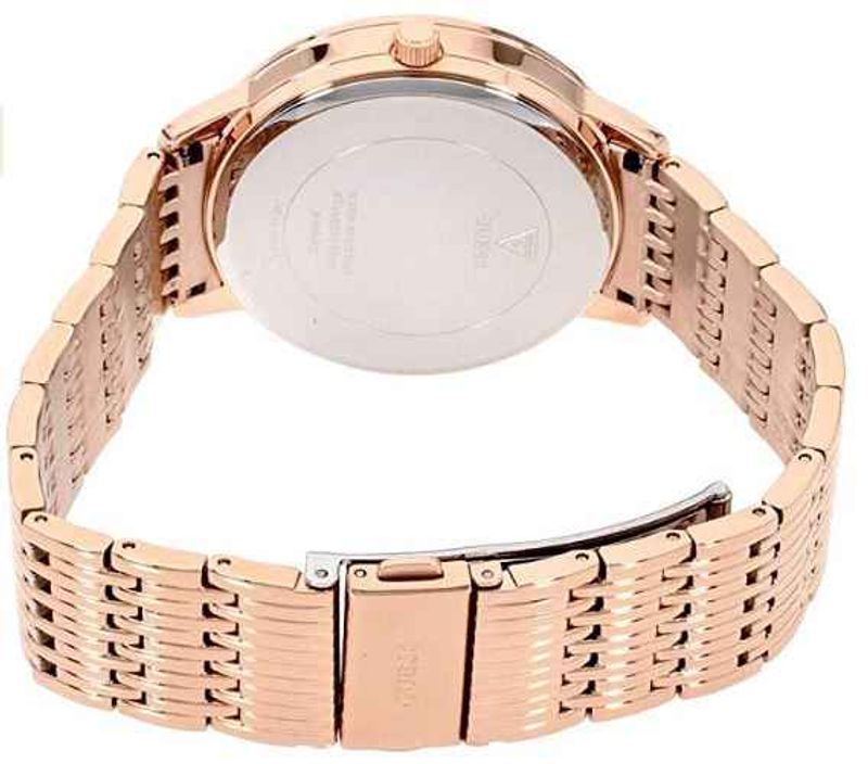 GUESS nan 4